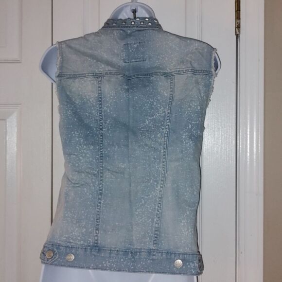 Rock & Republic Gunshow fray sleeve studded collar bleached denim vest Sz XS - Picture 5 of 6